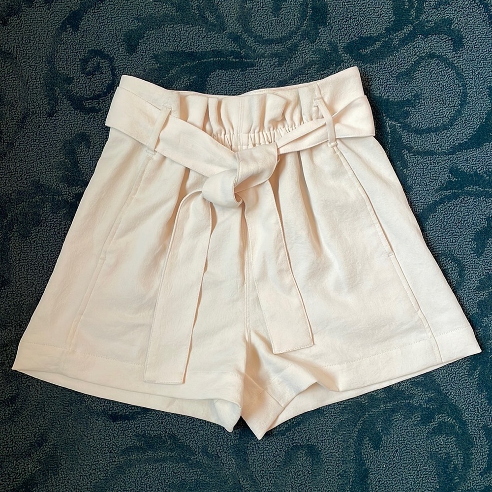 Aritzia Wilfred Paper bag high waisted shorts size 4 cream
